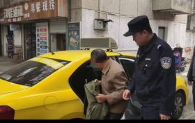 給力！老人錢包遺落出租車 民警快速幫找回縮略圖