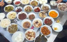 來鎮(zhèn)巴！殺年豬吃庖湯，這個味道嘎嘎香！縮略圖