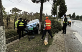 漢中一轎車失控駕乘受傷！危急時刻，多虧了他們……縮略圖
