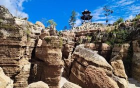 秦巴秘境！奧陶紀地質奇觀 – 草川子石林縮略圖